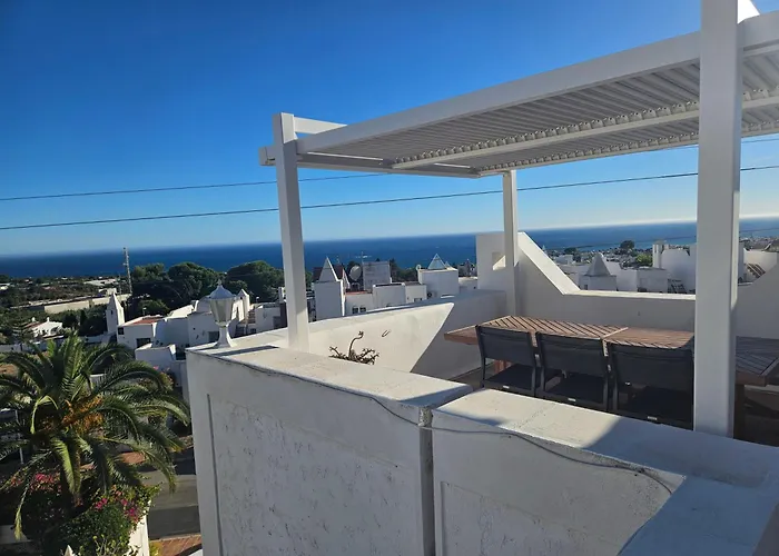 Дом отдыха Casa Sunrisa With Breath Taking Sea And Mountain View Нерха