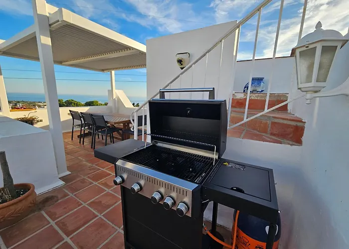 Дом отдыха Casa Sunrisa With Breath Taking Sea And Mountain View Нерха